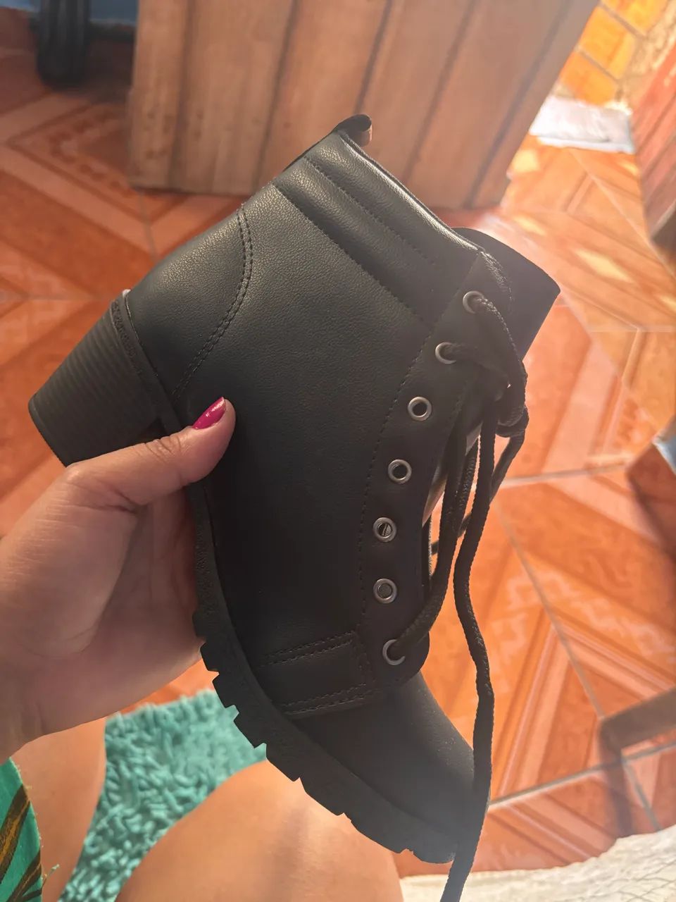 Botas feminina nova/estilosa - Foto 3