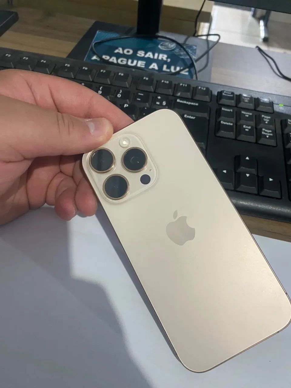 VENDO IPHONE 16 pro 256 gigas 