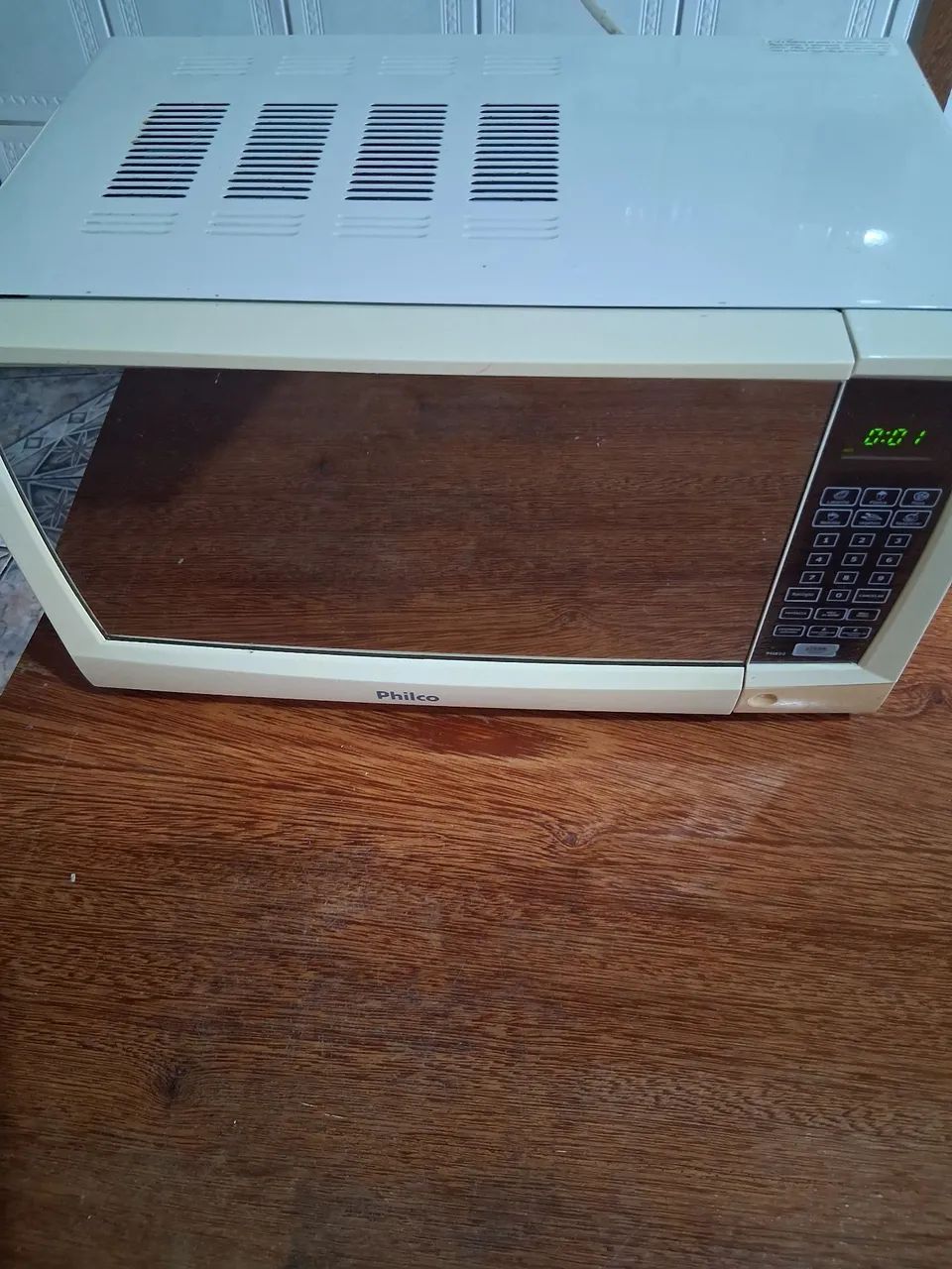 Um micro-ondas com defeito sem avarias só marcas de uso!!