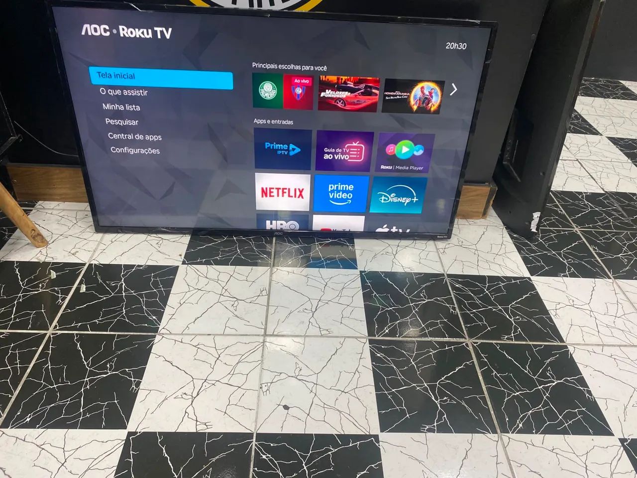 Vendo Smartv AOC Roku 43 polegadas top de linha em estado de nova conforme fotos R$ 1100,0 - Foto 4