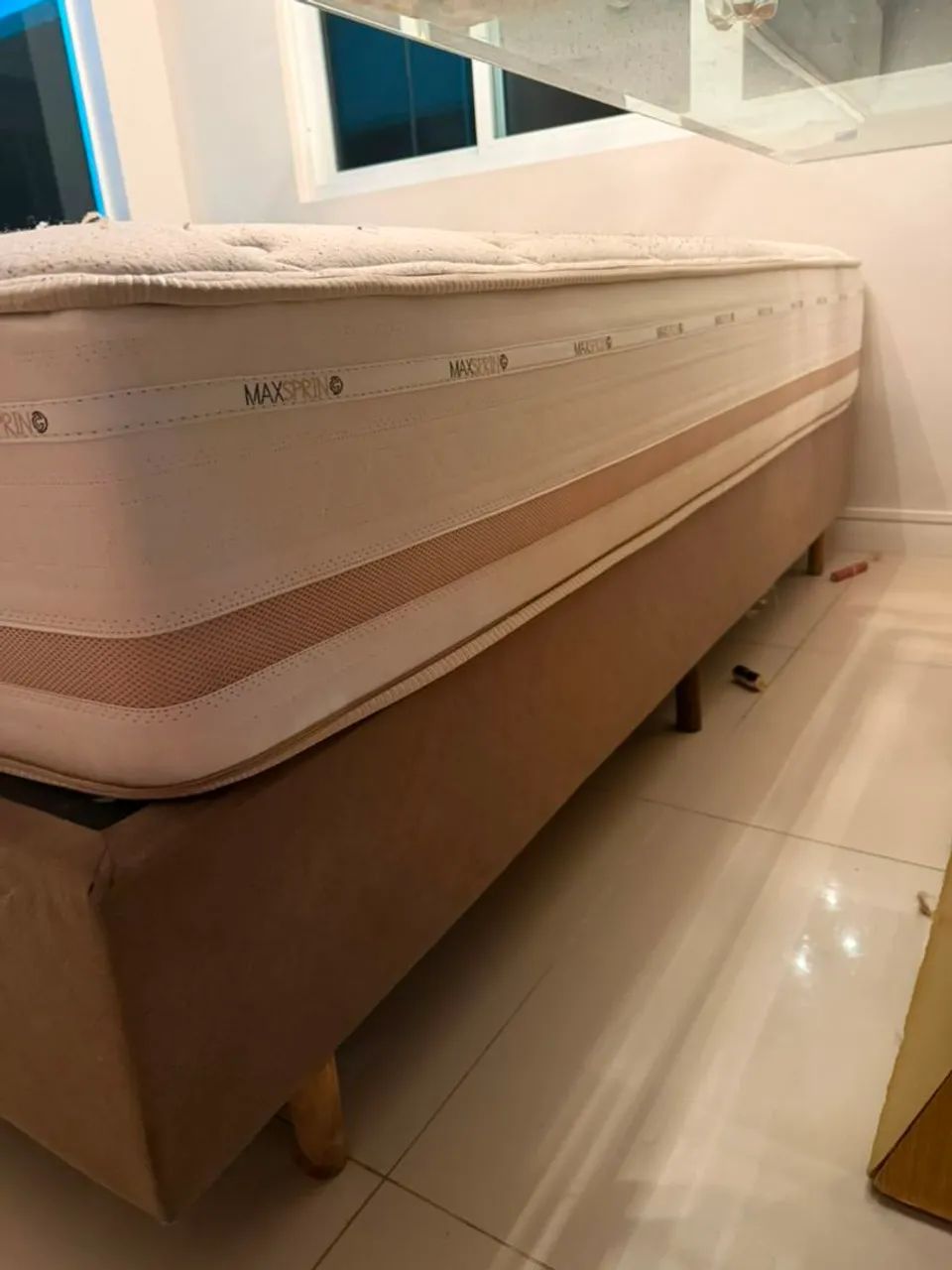 Cama Queen Completa (Colchão Maxspring Scotland + Base Box Suede) - 4 meses de uso - Foto 2
