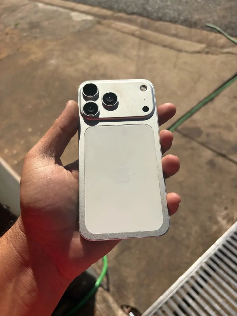 iPhone XR montado no 17 pro - Foto 2
