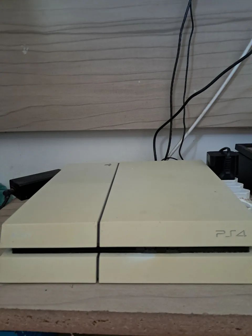 PS4 FAT BRANCO + CONTROLE E JOGO - Foto 3