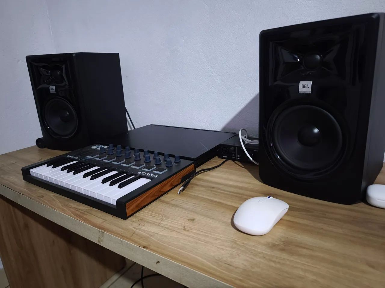 Monitor de studio jbl 305 mk ii 
