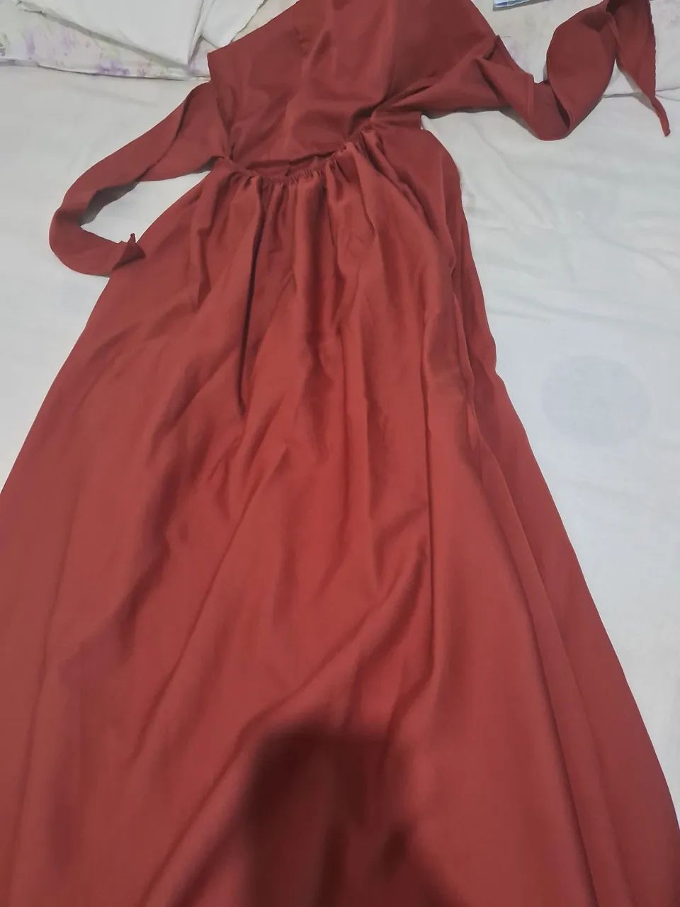 Vende-se um vestido longo e bom uso 