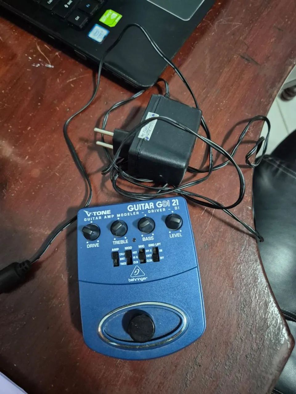 Pedal Behringer GDI21+ Fonte de Alimentação 