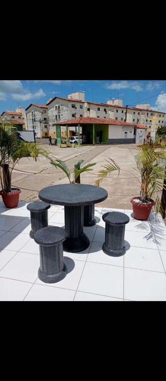 MESA DE CONCRETO COM 4 BANCOS. - Foto 4