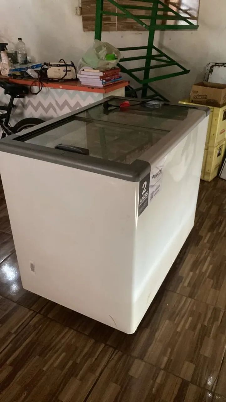 Freezer semi nova