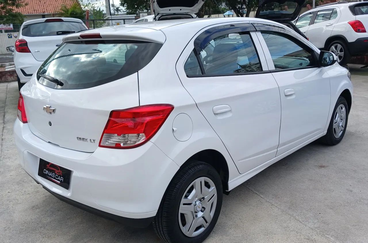 Chevrolet Onix Hatch LT 1.0 8V Flex Power Mec. 4P 2014 - Foto 4