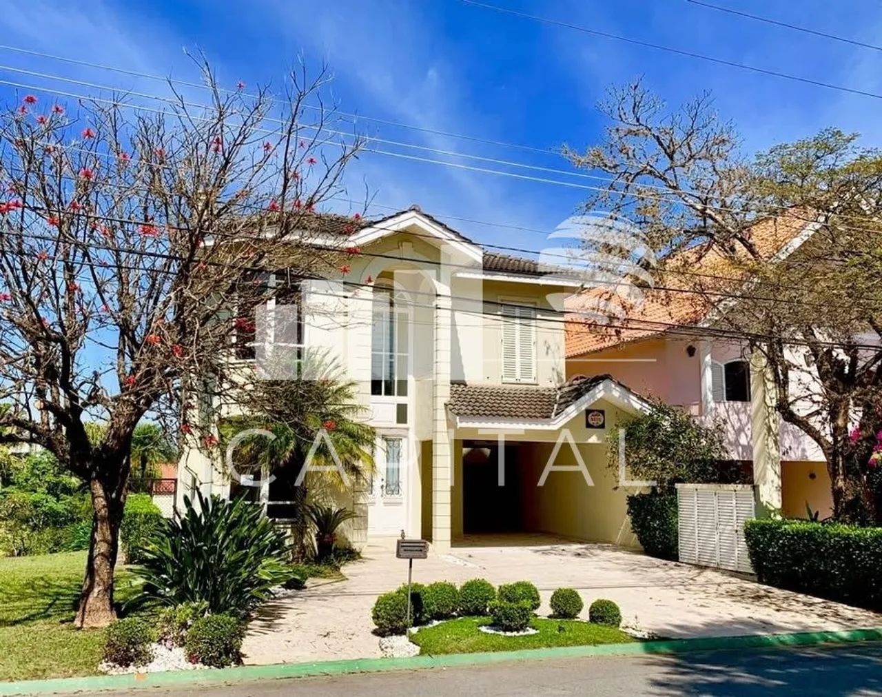 Venda de Casa Mobiliada de Esquina, Com Área Não Edificante Anexa Em Alphaville, Santana d