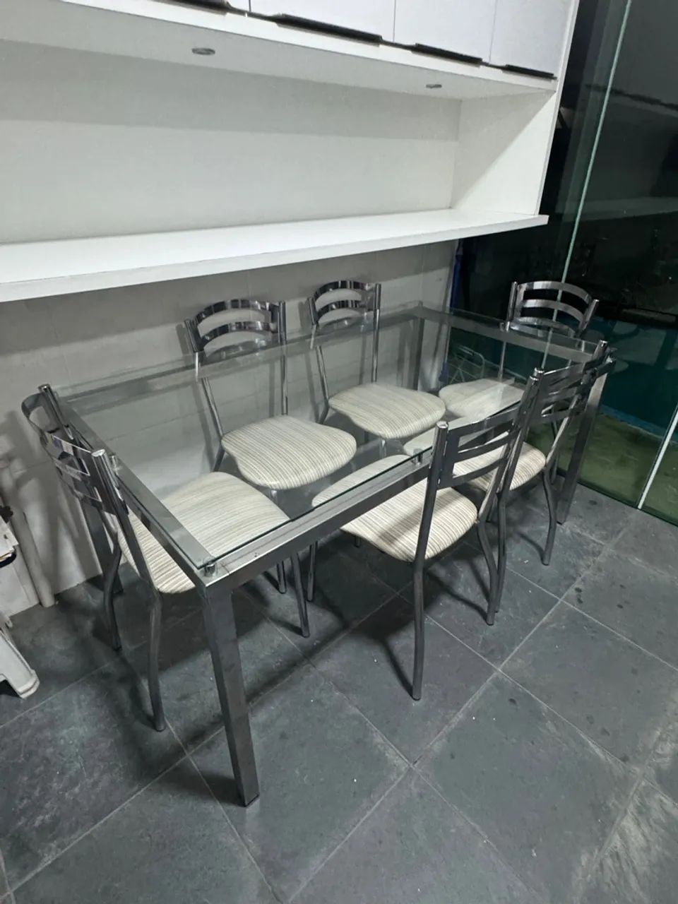 Vendo Mesa em Metal com Vidro Transparente + 6 cadeiras 