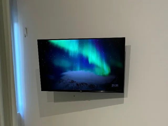 Smart TV TCL 32 polegadas (com suporte)