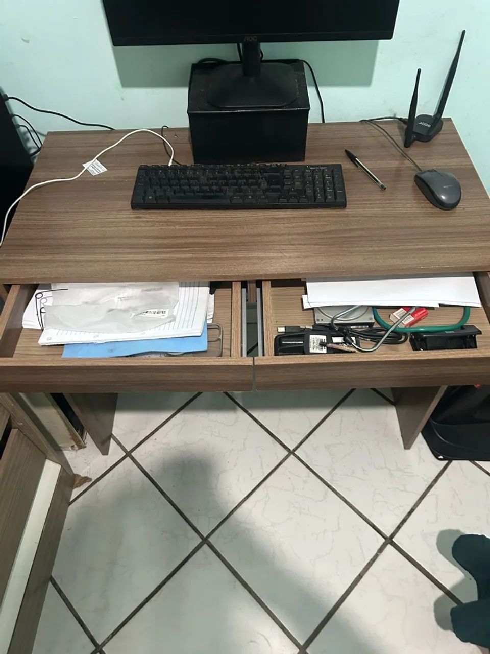 Escrivaninha com duas gavetas  - Foto 2