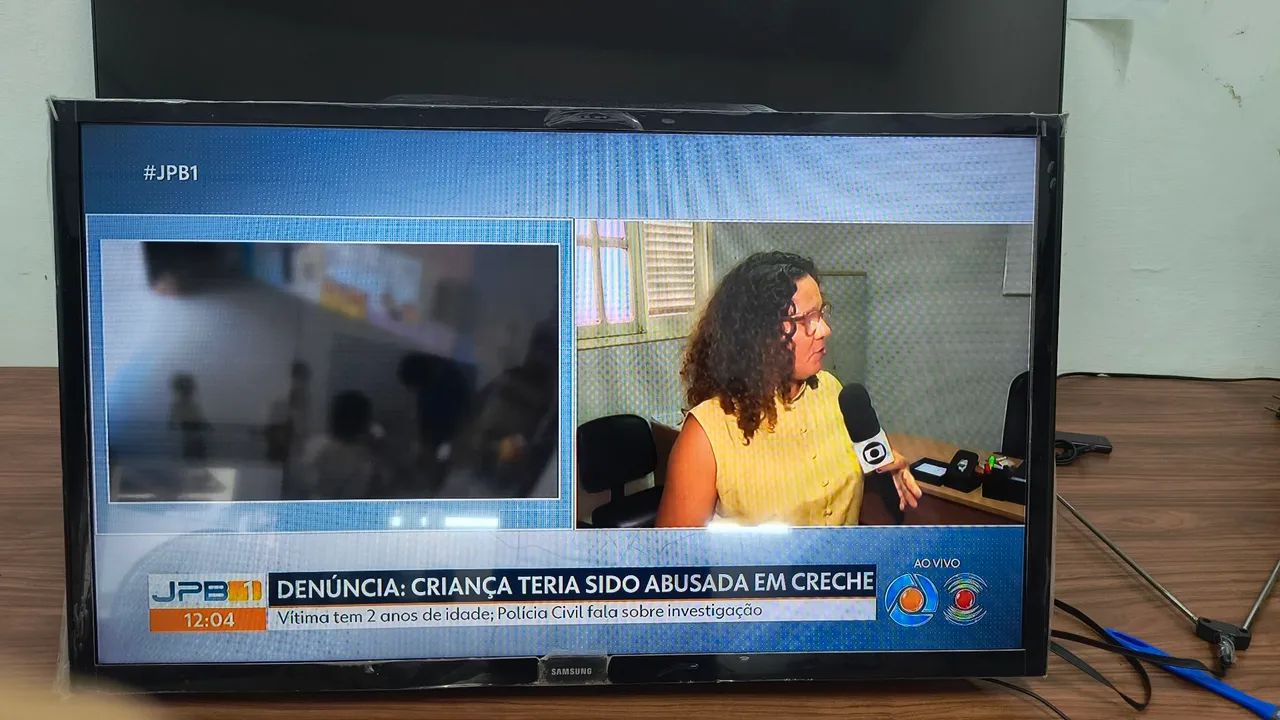Tv Samsung 32" não é smart muito bem conservada.