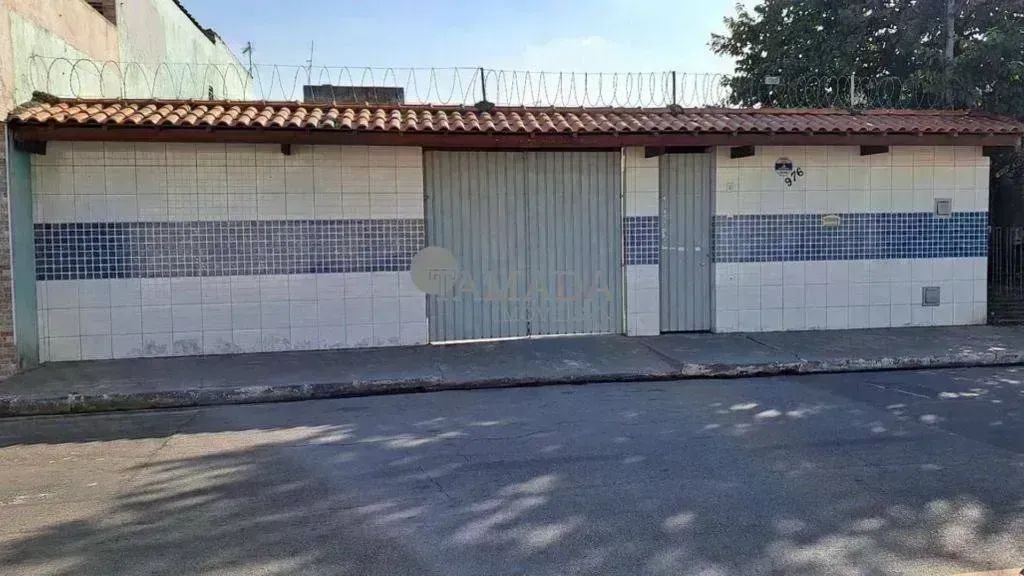 Casa à venda com 3 quartos, 3 salas, 2 cozinhas, 1 despensa, 4 banheiros
