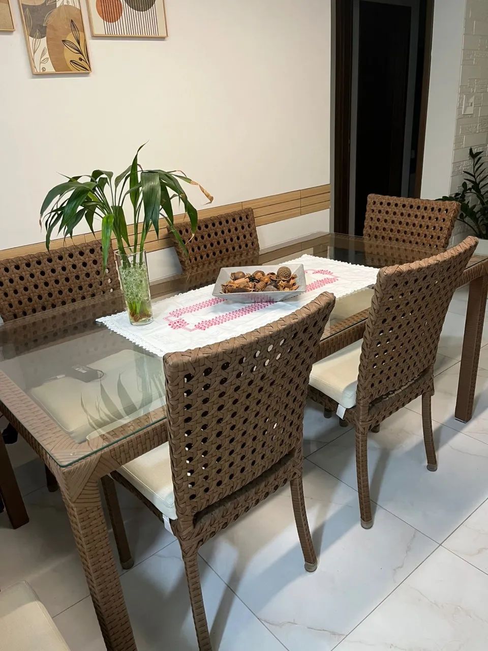 Mesa de jantar + 6 cadeiras 