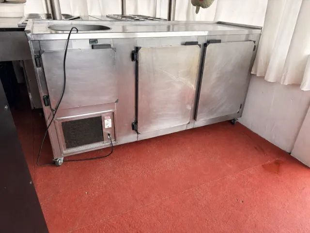 Balcão Refrigerado Inox 3 Portas com Cuba 220V