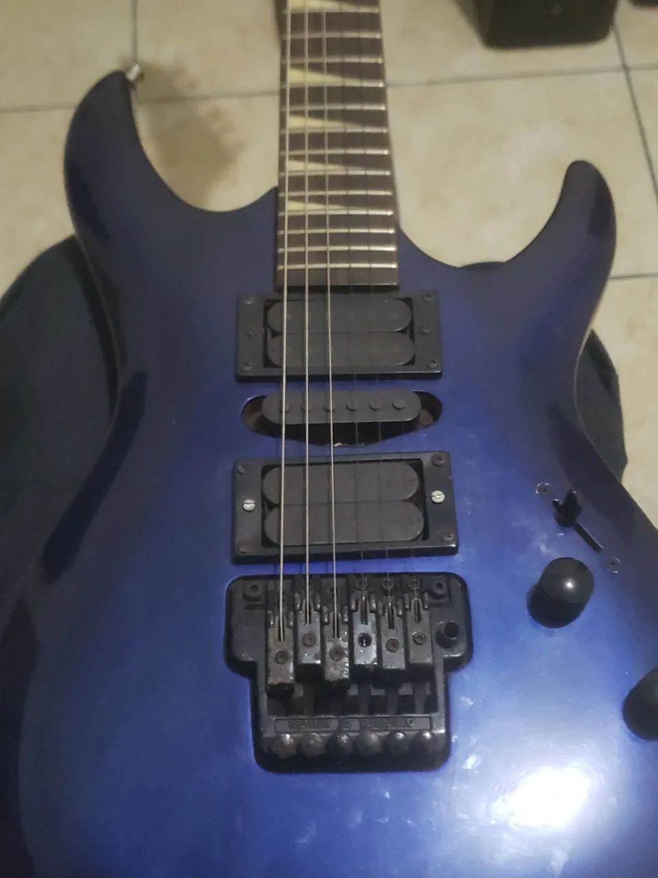 GUITARRA COM ASSINATURA DO RAFAEL BITTENCOURT  - Foto 3
