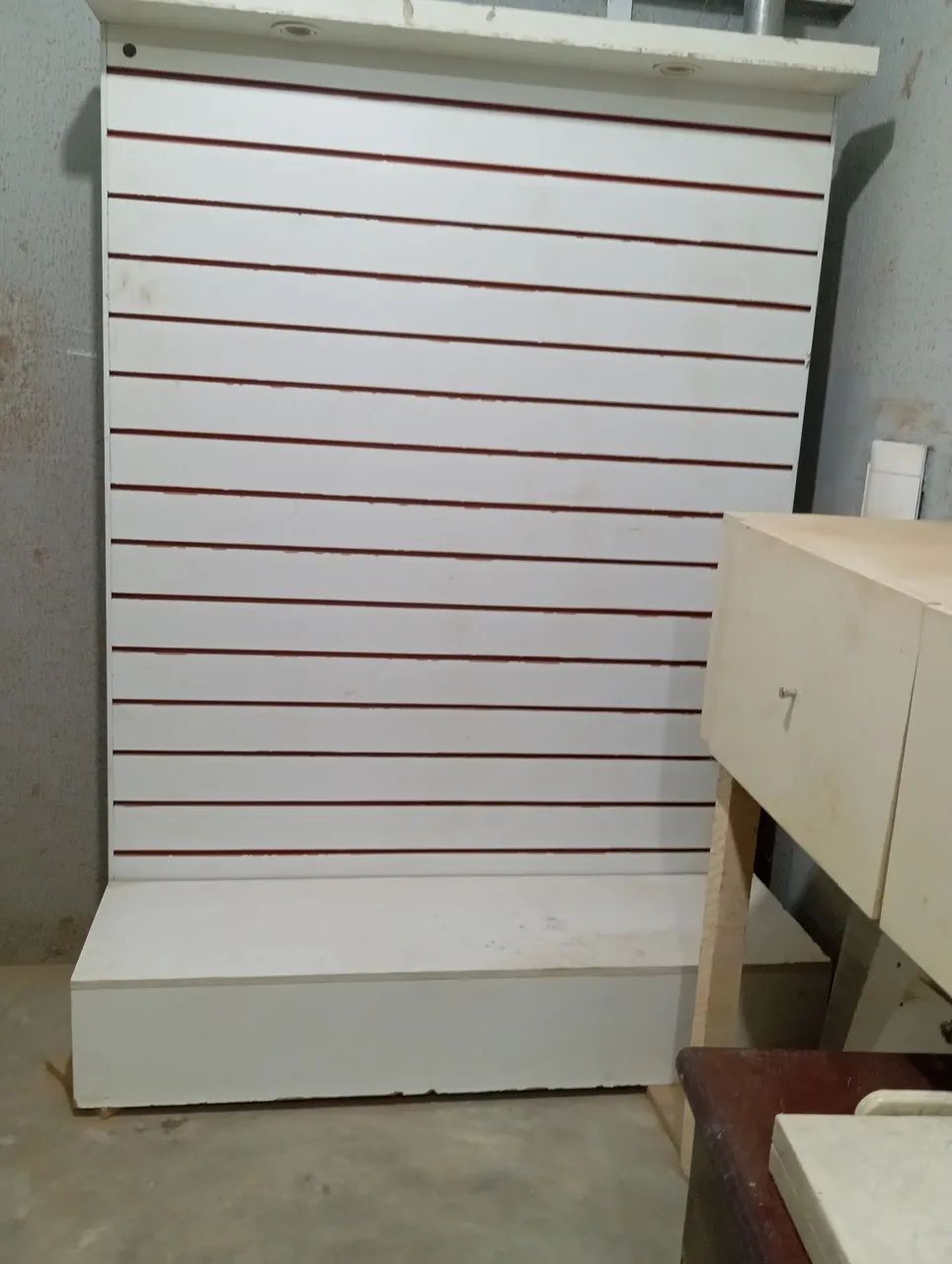 Expositor de canaletas com 2 lâmpadas para vitrine  - Foto 2
