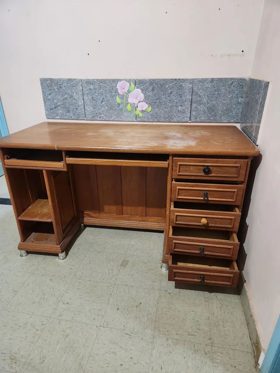 Escrivaninha em madeira - Foto 2