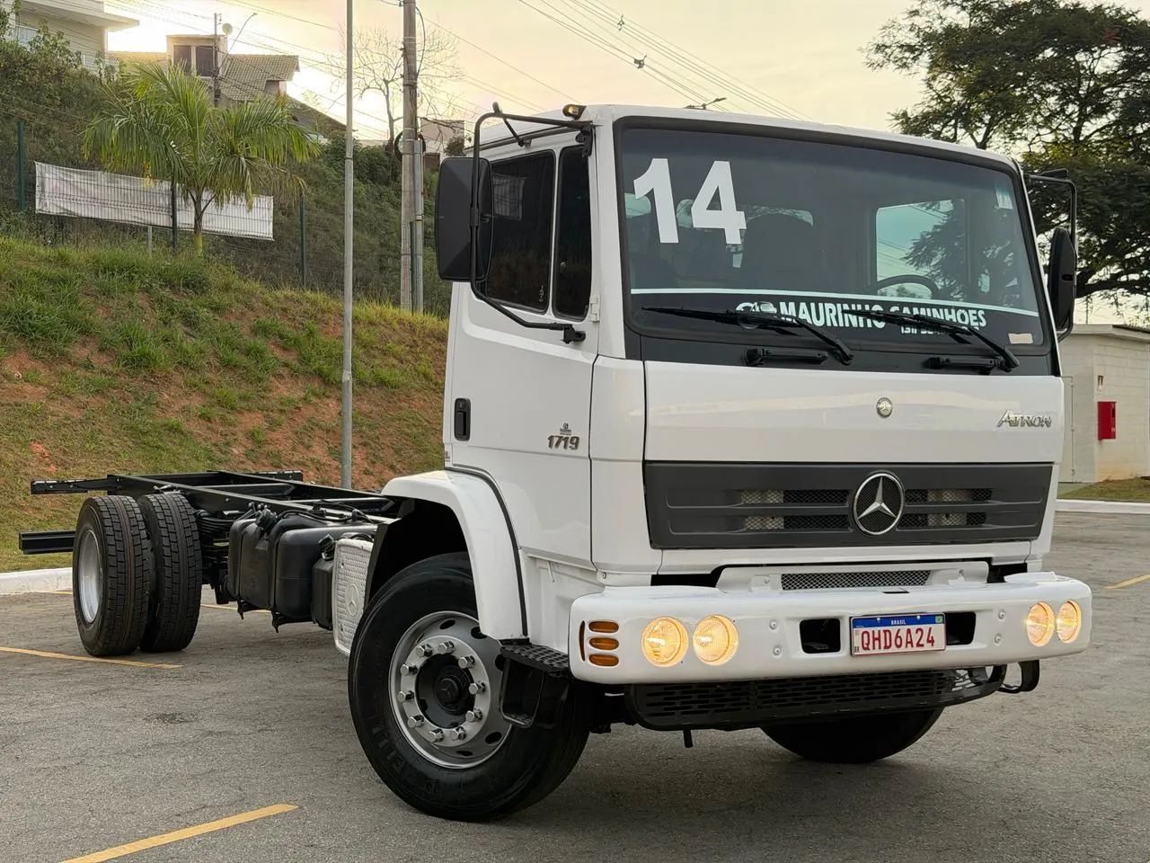 Mercedes  atron 1719 ano 2014 