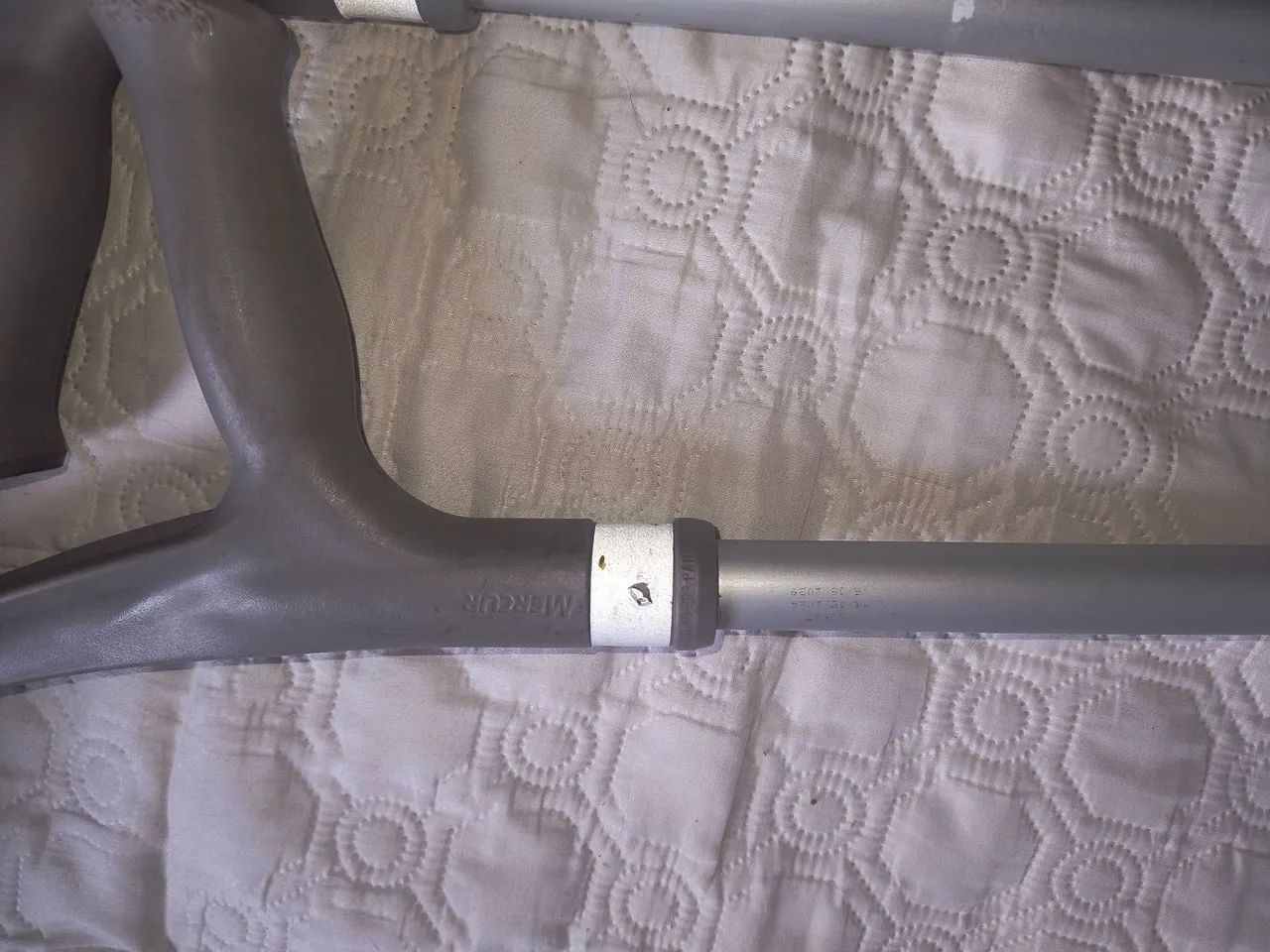 Par de muletas canadense marca Mercur - Foto 2