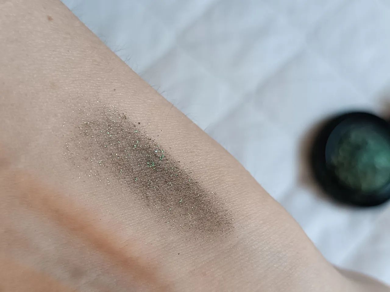 Smutty Green Mac Mineralize Eye Shadow - Foto 3