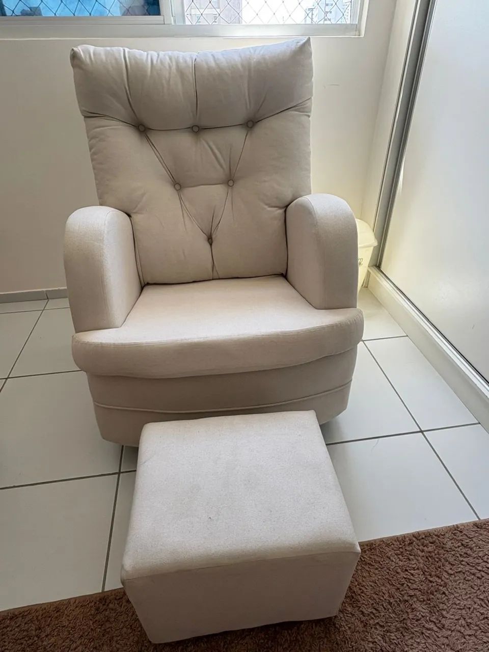 Poltrona Com Puff | Bege