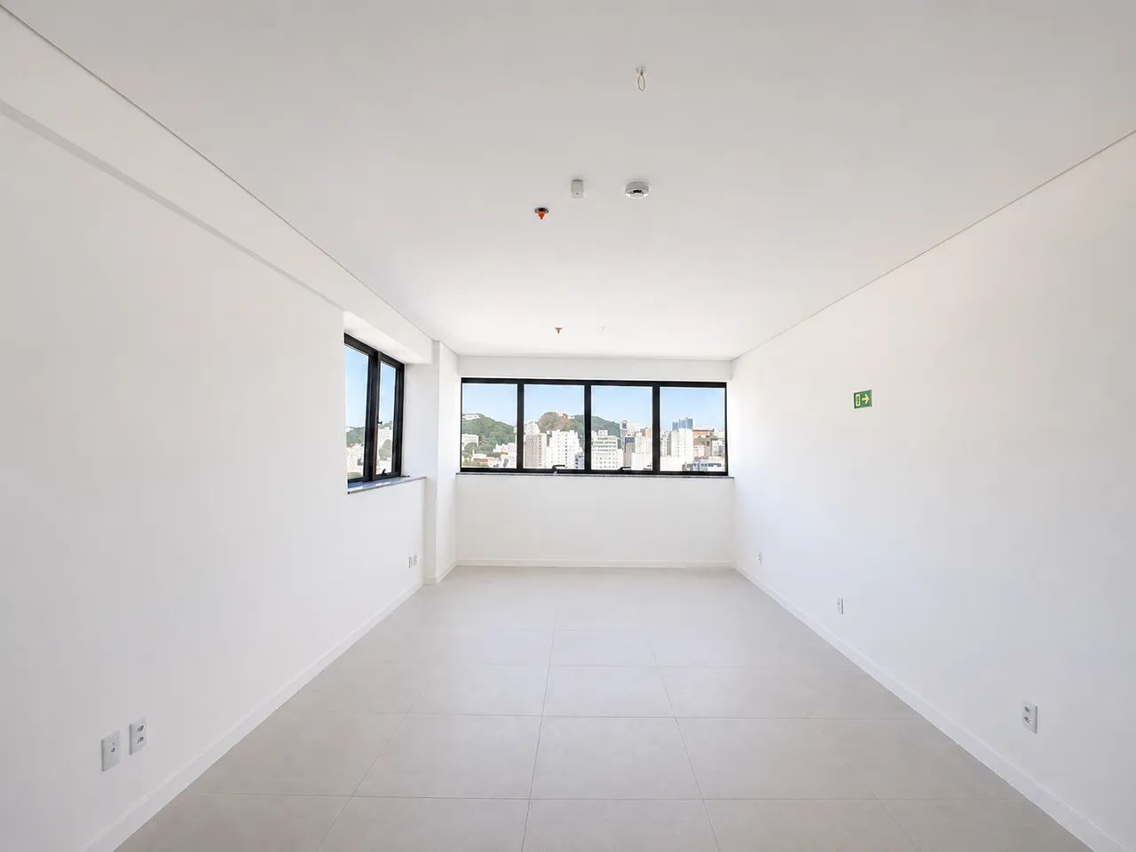 Locação - Sala comercial no Grand Tower com aproximadamente 56m² no Centro da cidade