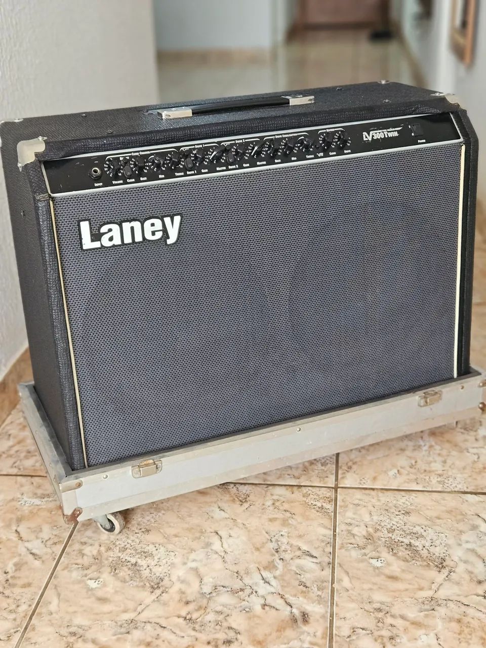 Laney lv300 + case + footswitch 