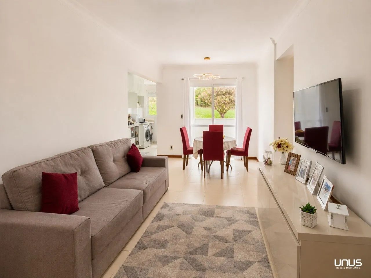 Apartamento à venda com 2 quartos em São José, SC