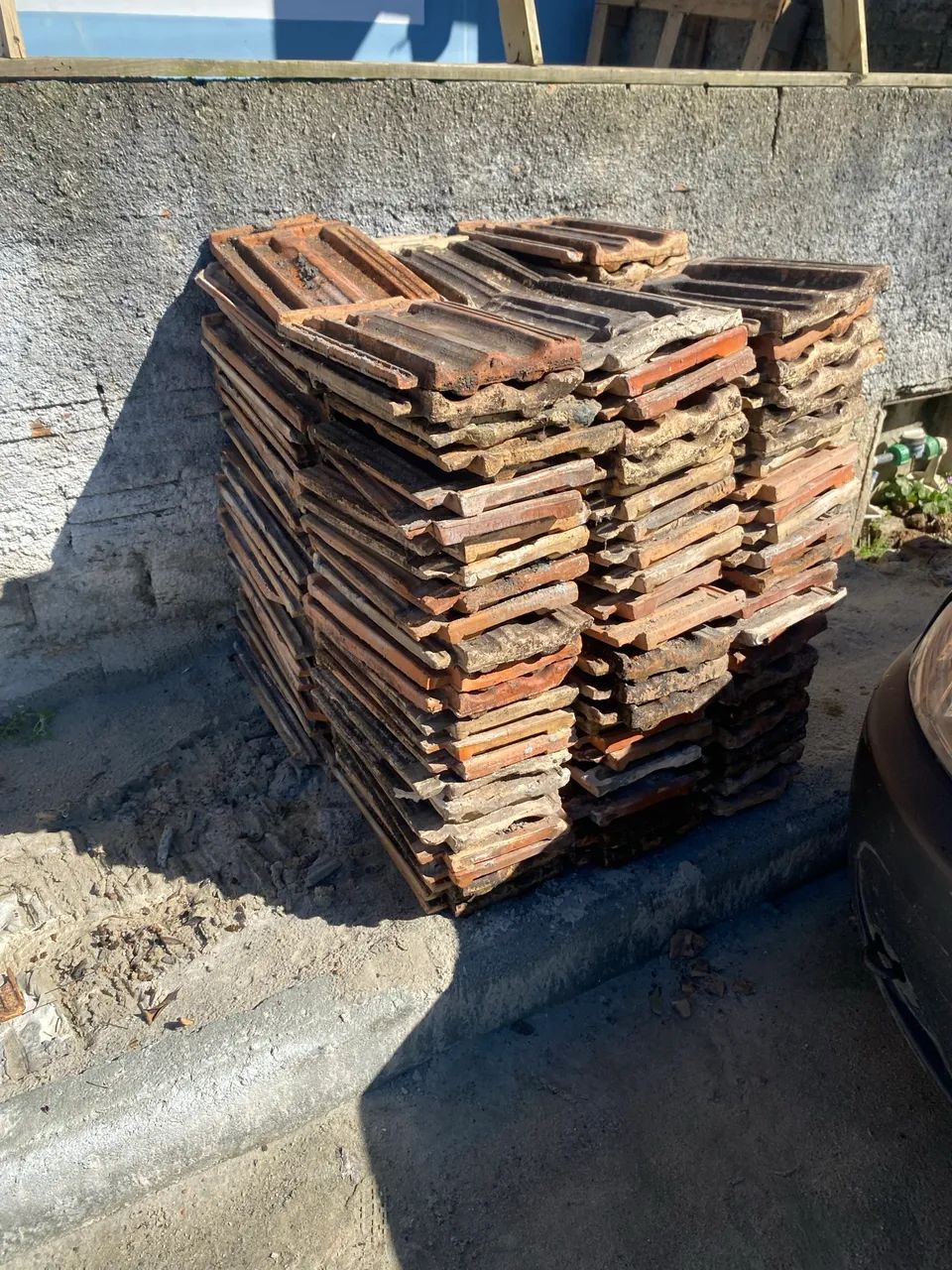 Doação de 150 telhas 