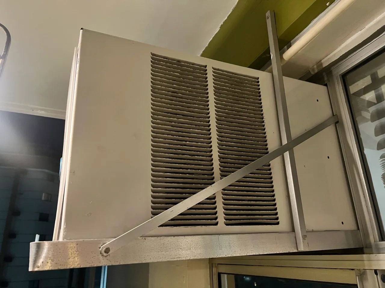 Ar condicionado de janela springer com defeito  - Foto 2