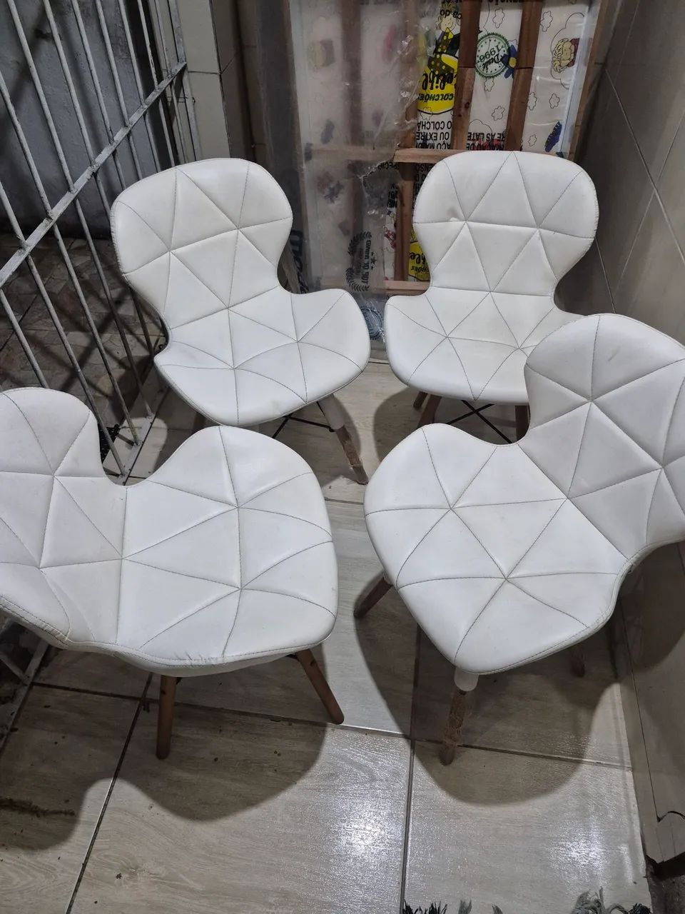Kit com 4 cadeiras lindas Estilo Eames - Foto 2