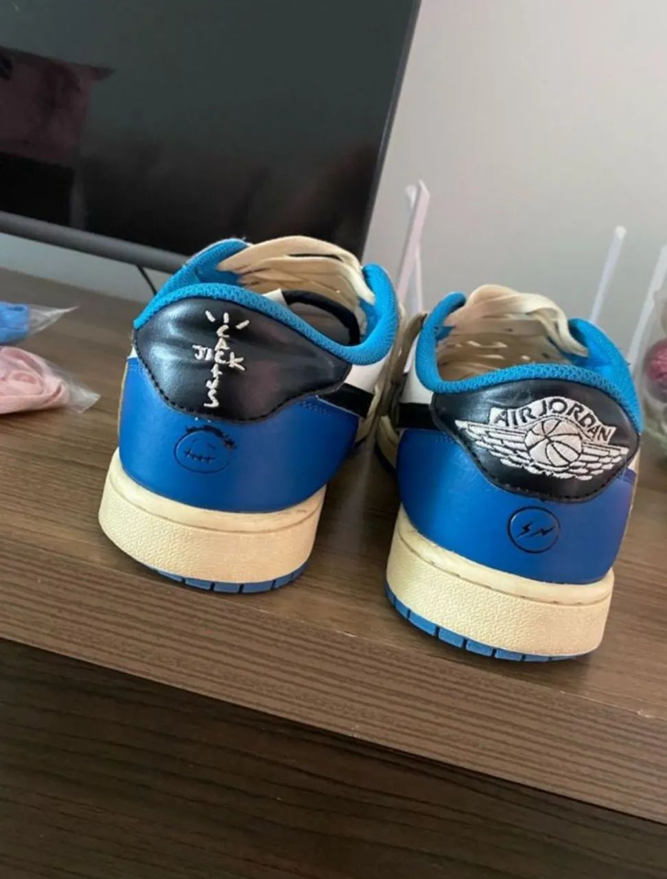 Jordan 1 low travis X fragment - Foto 3