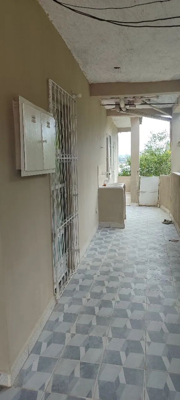 Alugo casa com dois quartos 