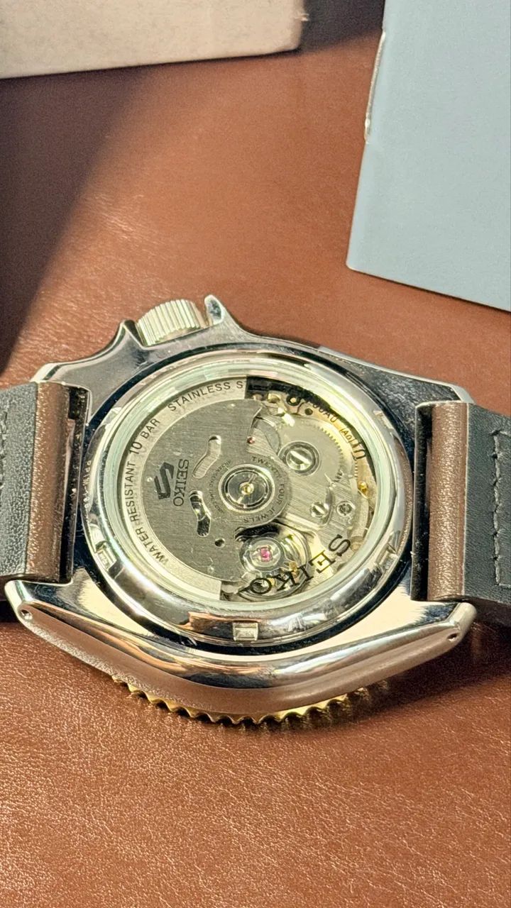 Seiko 5 gmt pulseira de couro  - Foto 4