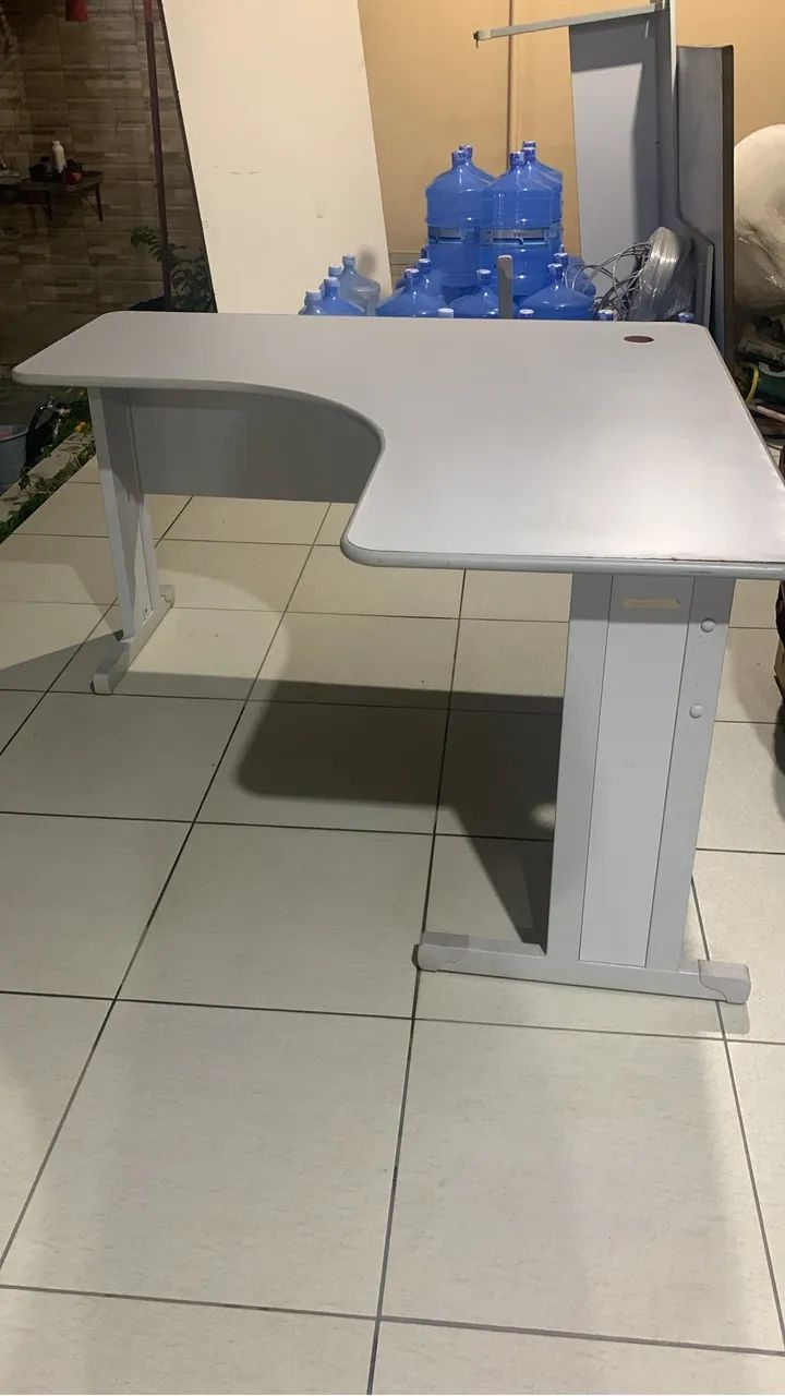 Mesa escritório em L cor cinza - Foto 2