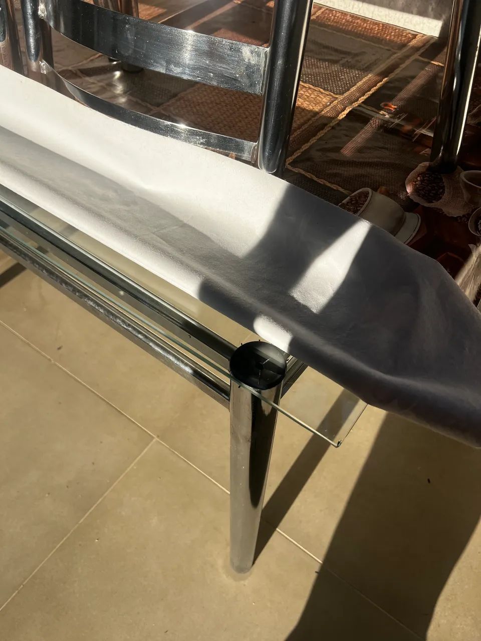 Mesa de Vidro com 4 cadeiras  - Foto 2