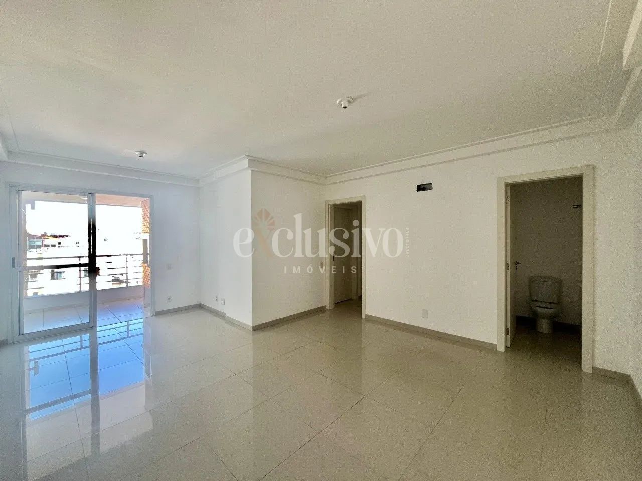 Apartamento 3 dormitórios, churrasqueira na sacada e 2 vagas - Foto 2