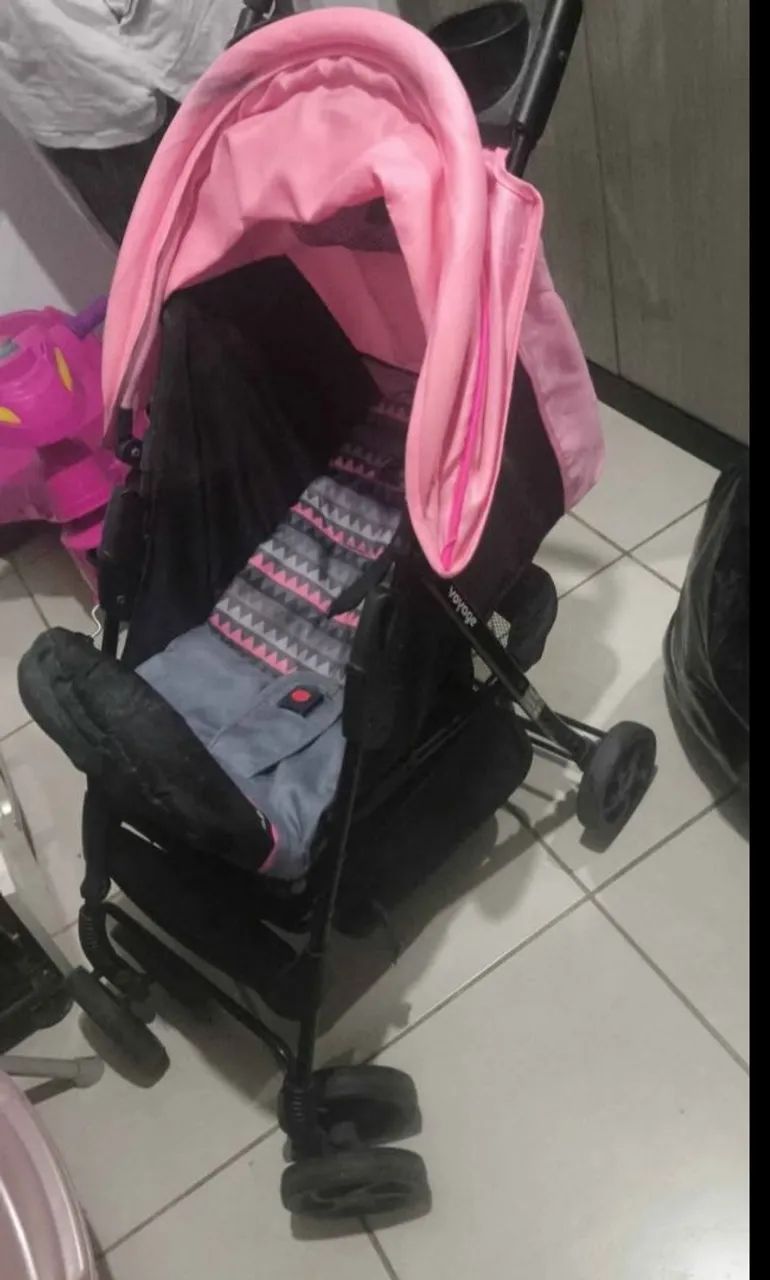 Carrinho de Bebê Voyage Rosa e Preto