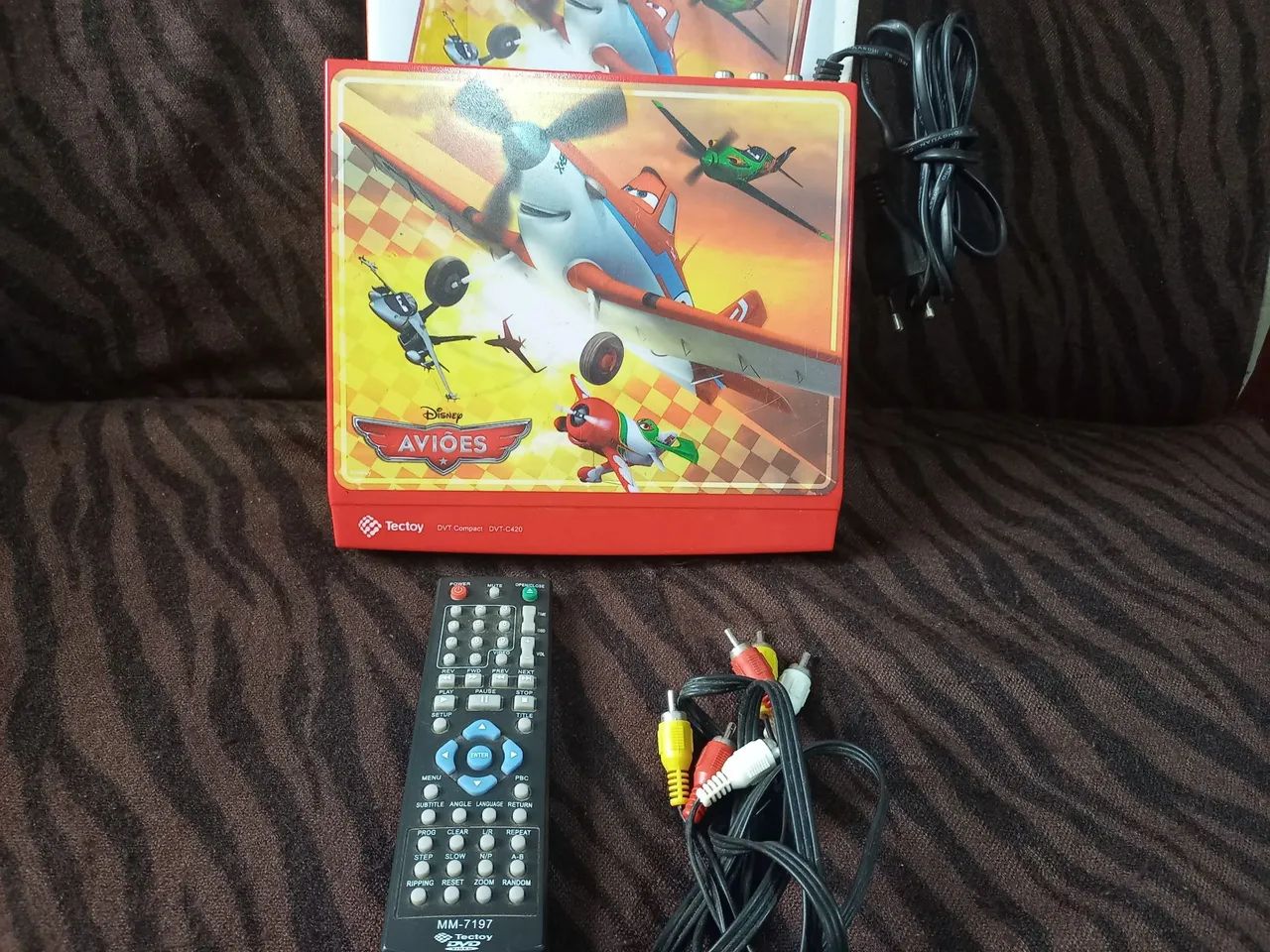 Dvd Tectoy C101 com Avioes. Usb,controle remoto e cabo av para tv.  - Foto 2