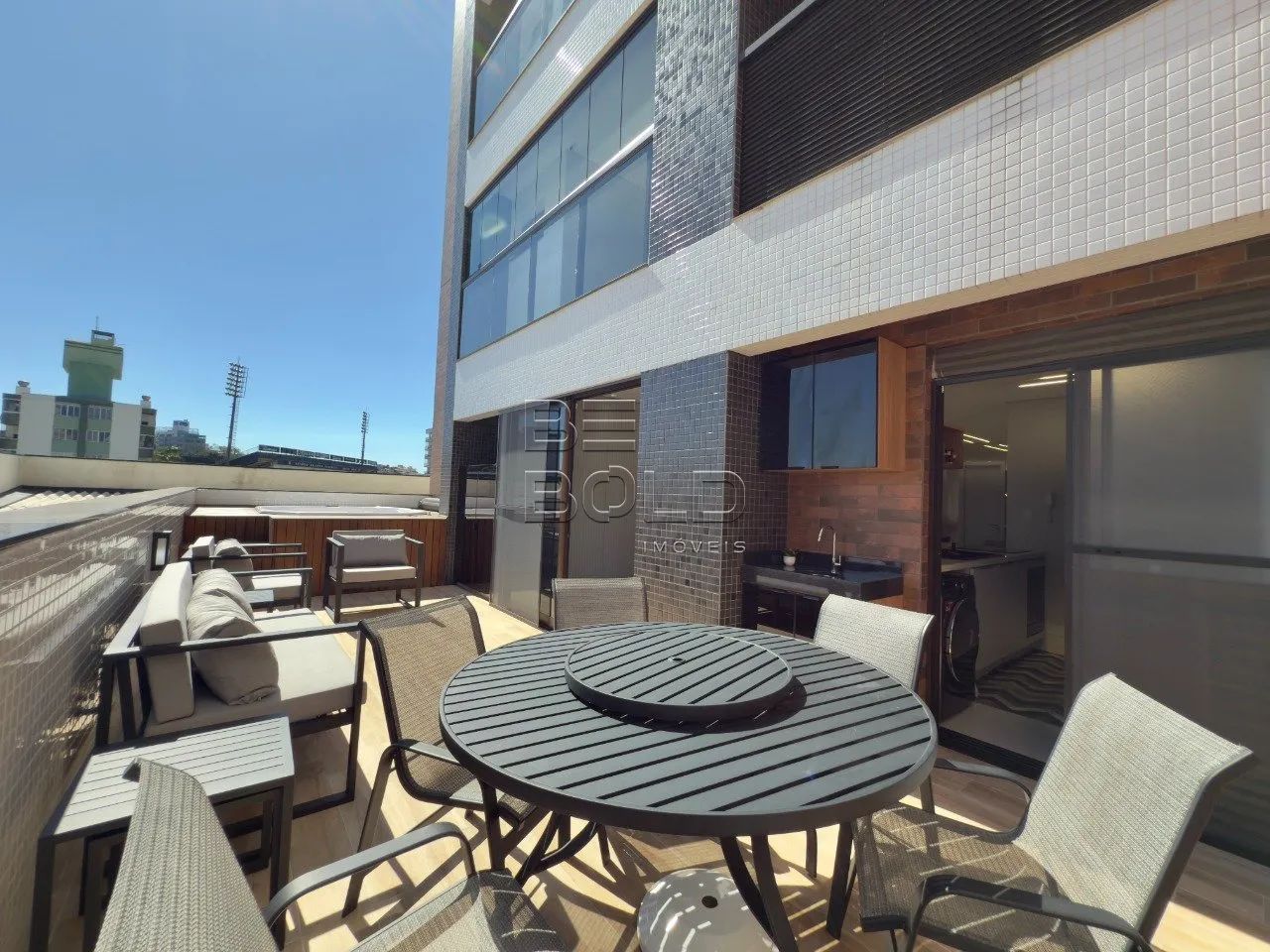 Apartamento com 2 suítes e amplo terraço Estreito