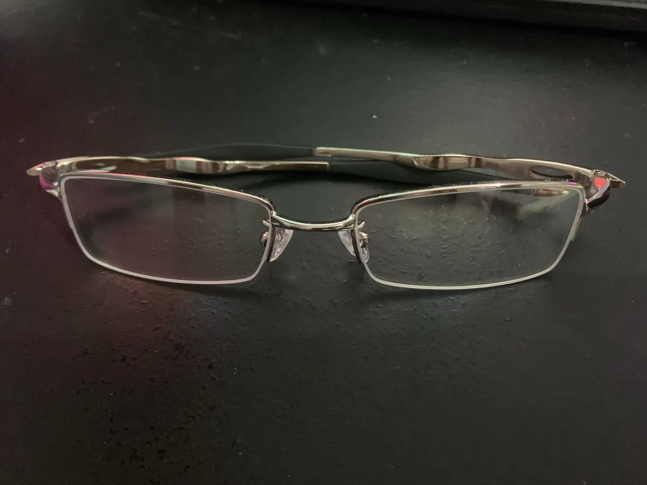 armação de óculos lupa de descanso oakley prata