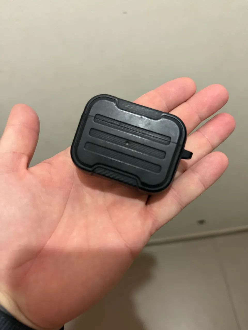 AirPods Pro impecável com case premium de brinde