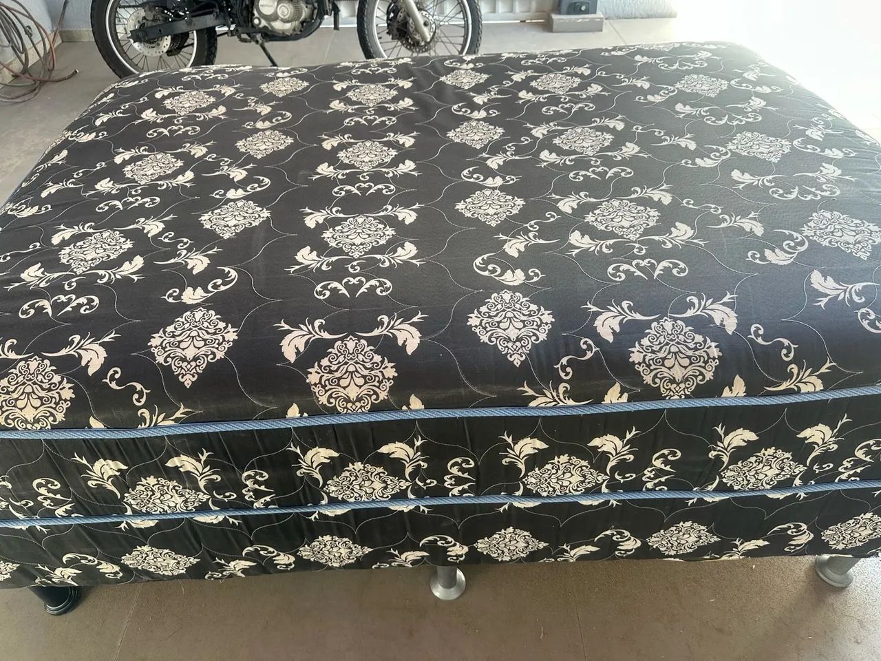 Vendo Cama Box Casal em Bom Estado  - Foto 4