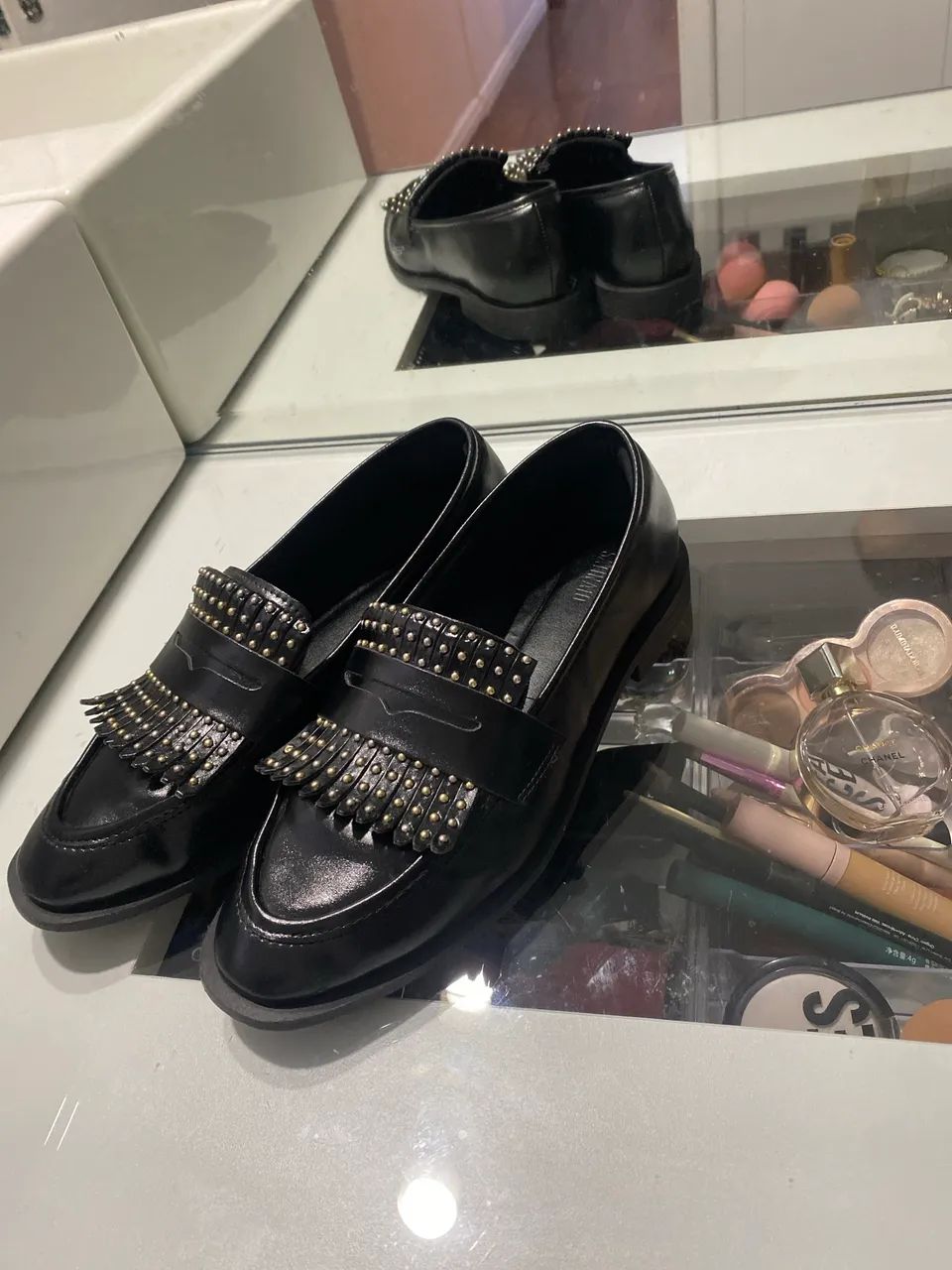 SAPATO MOCASSIM COM APLICAÇÕES DE BRILHINHOS - Foto 2