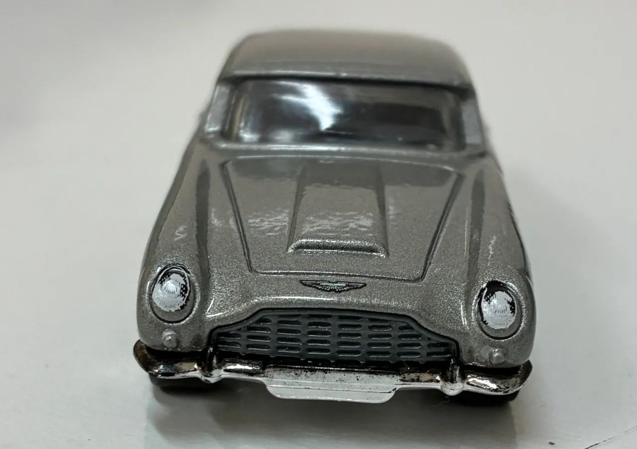 Aston Martin 1963 DB5 Hot Wheels 007 - Foto 2
