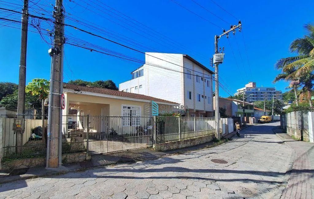 Casa 4 Dormitórios à Venda no Pantanal, Florianópolis !!