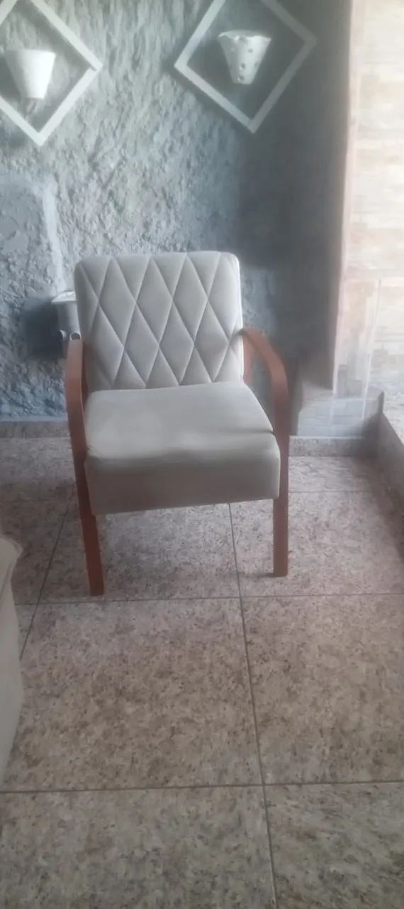 2 Poltronas Estofadas - Excelente Estado - R$ 700 o Par - Foto 2
